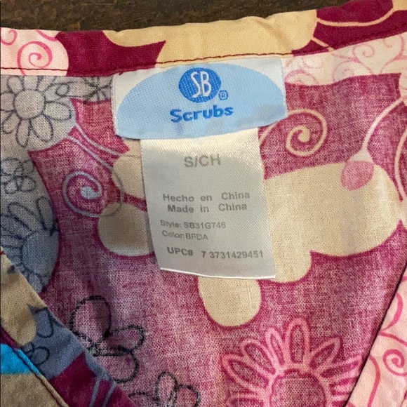 ✅🦖BUTTERFLY SCRUB TOP - Picture 2 of 2